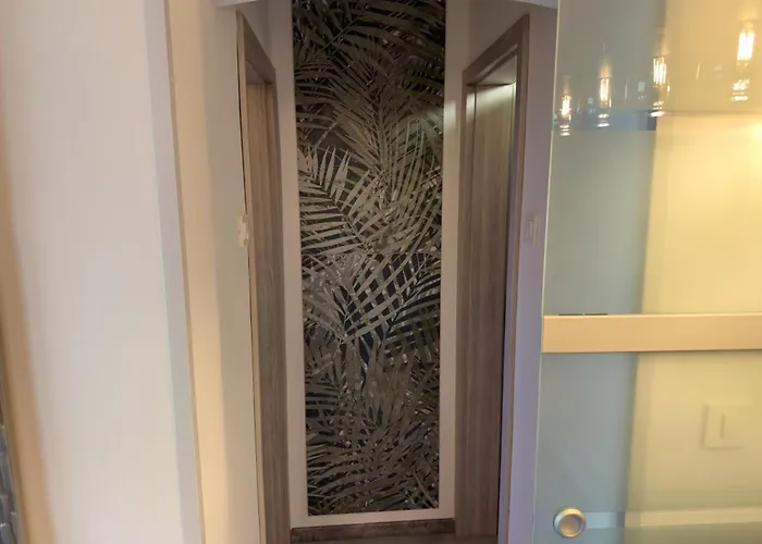 Adamas アパート ツェリェ