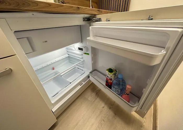 Adamas アパート ツェリェ